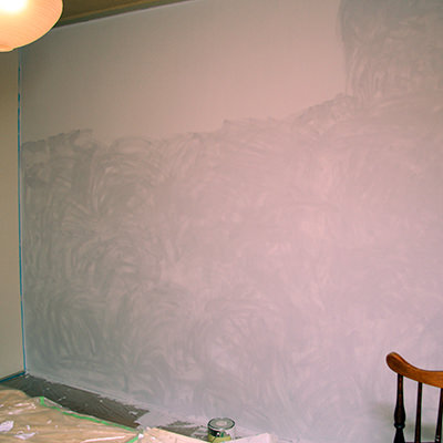 壁紙を 雰囲気のある壁 に塗る方法 Diyで作るオシャレインテリア 金曜大工